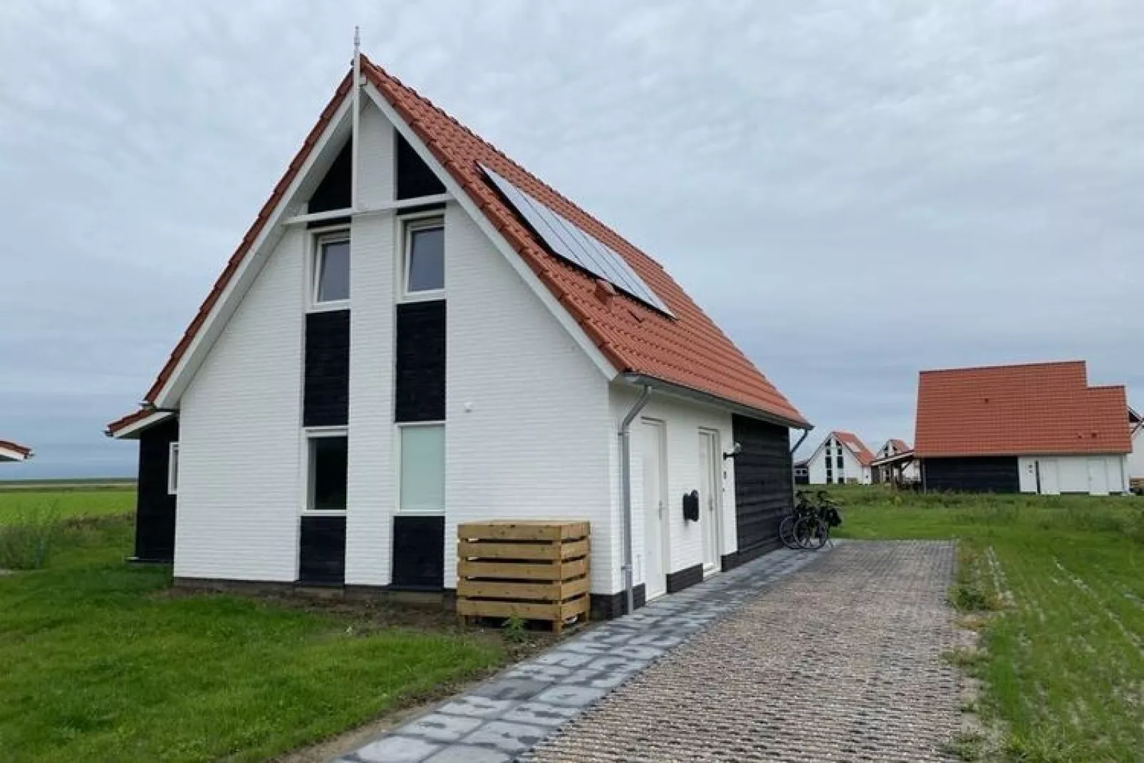 De Kluut Huis Nr 12-Buitenkant zomer