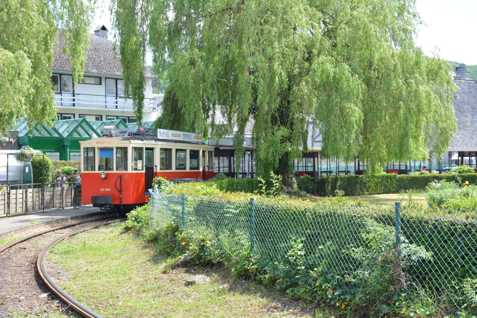 La Taverne des Grottes-Gebieden zomer 1km