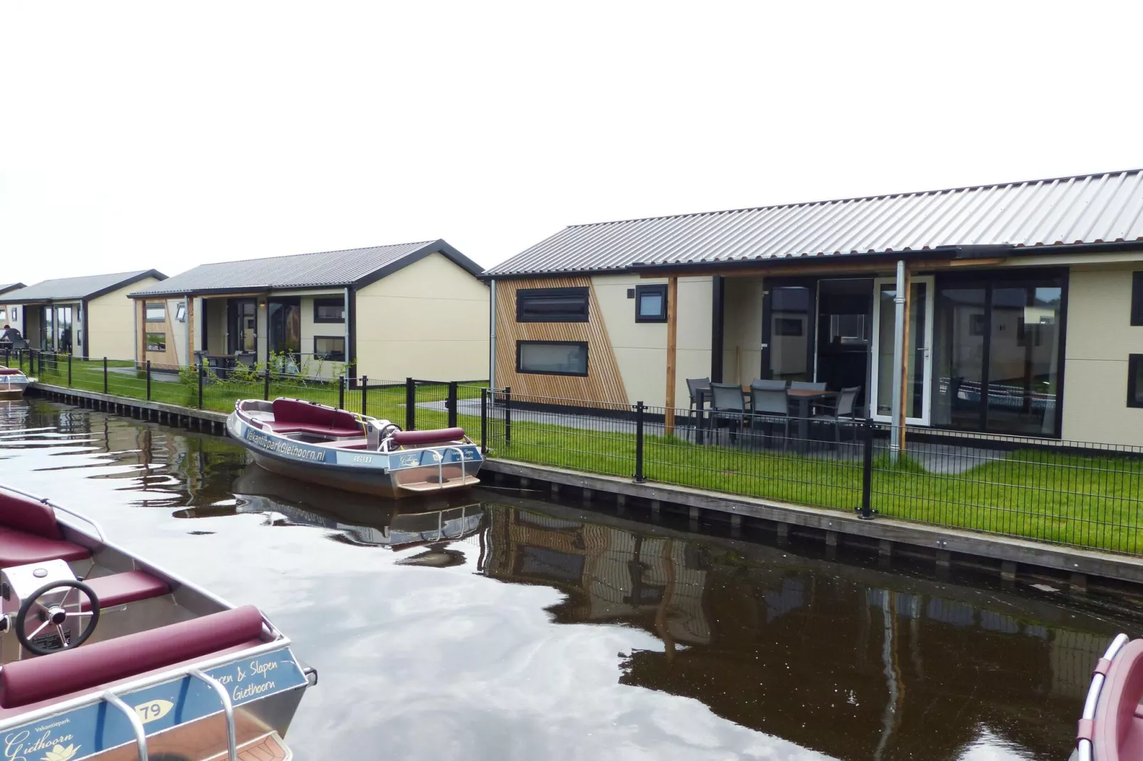 Vakantiepark Giethoorn 12-Tuinen zomer