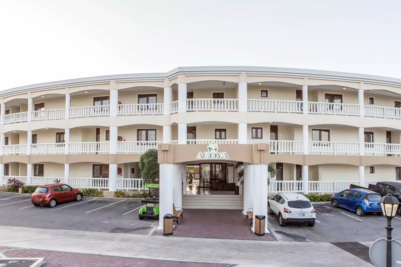 Appartement 3 bedroom-2 bathroom-Buitenkant zomer