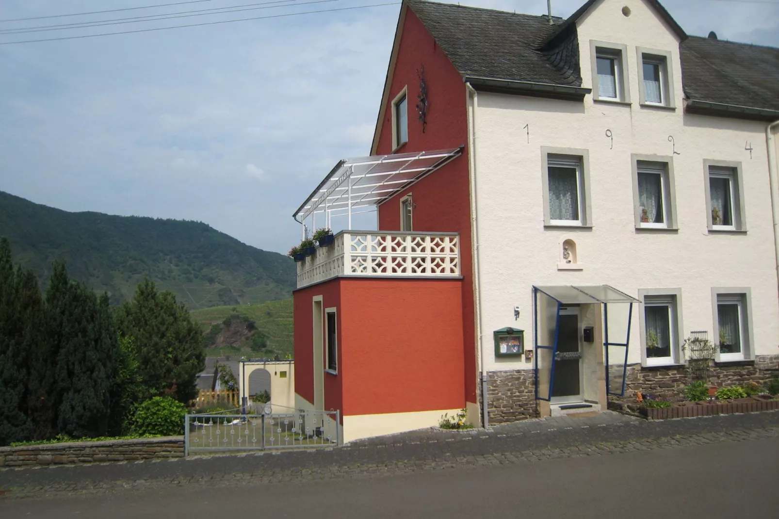 Haus Moselblick-Buitenkant zomer