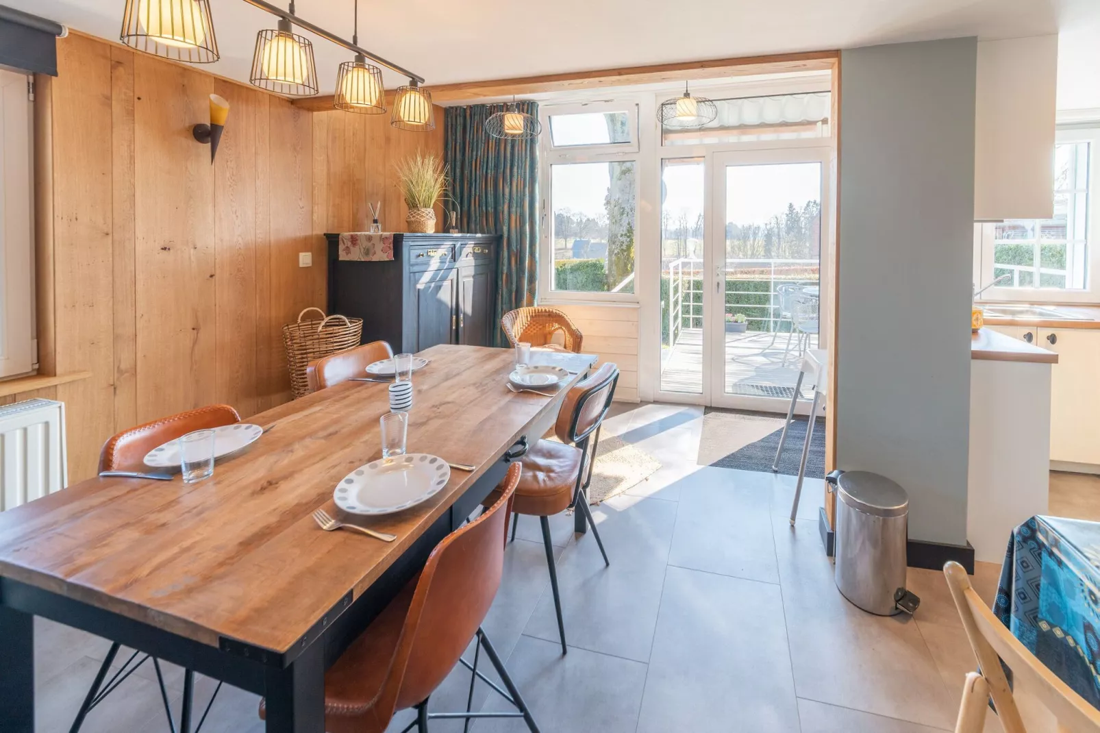 Le Chalet sous les Hetres-Eetkamer