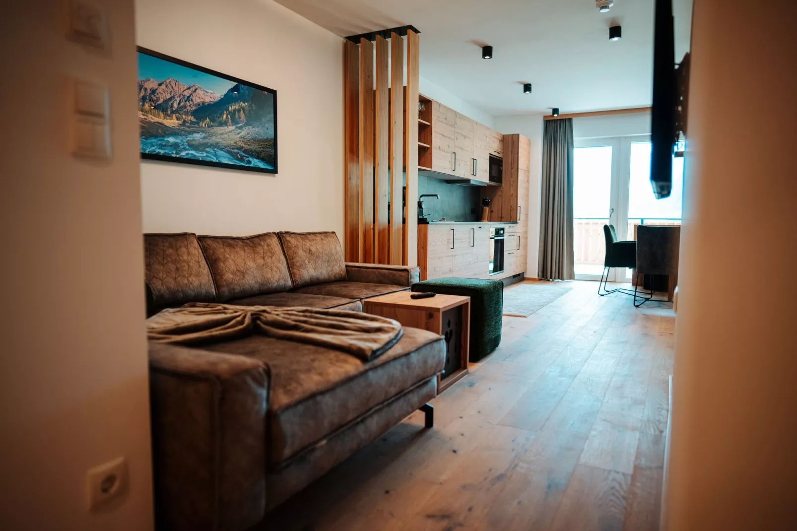 Groot appartement met sauna, direct aan skipiste-Woonkamer
