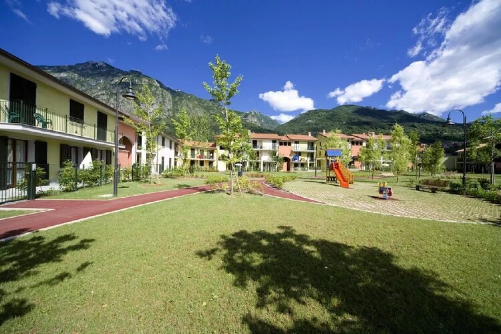 Residence Porto Letizia Porlezza - Villas bilocale 4 pax Vista Lago Plus V1LP4 Lake View 8215-Tuinen zomer