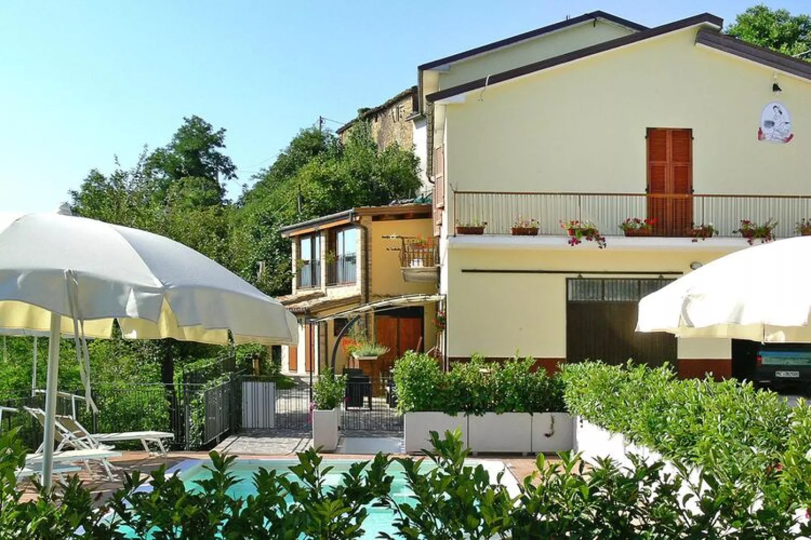 Agri-tourism La Filomena Montefortino - l'Infinito-Buitenkant zomer