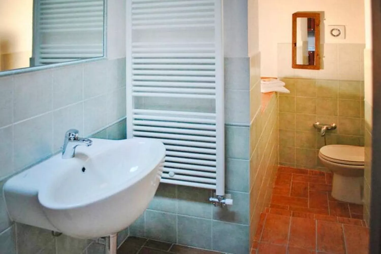 Agri-tourism La Filomena Montefortino-La Quiete - Passero-Badkamer