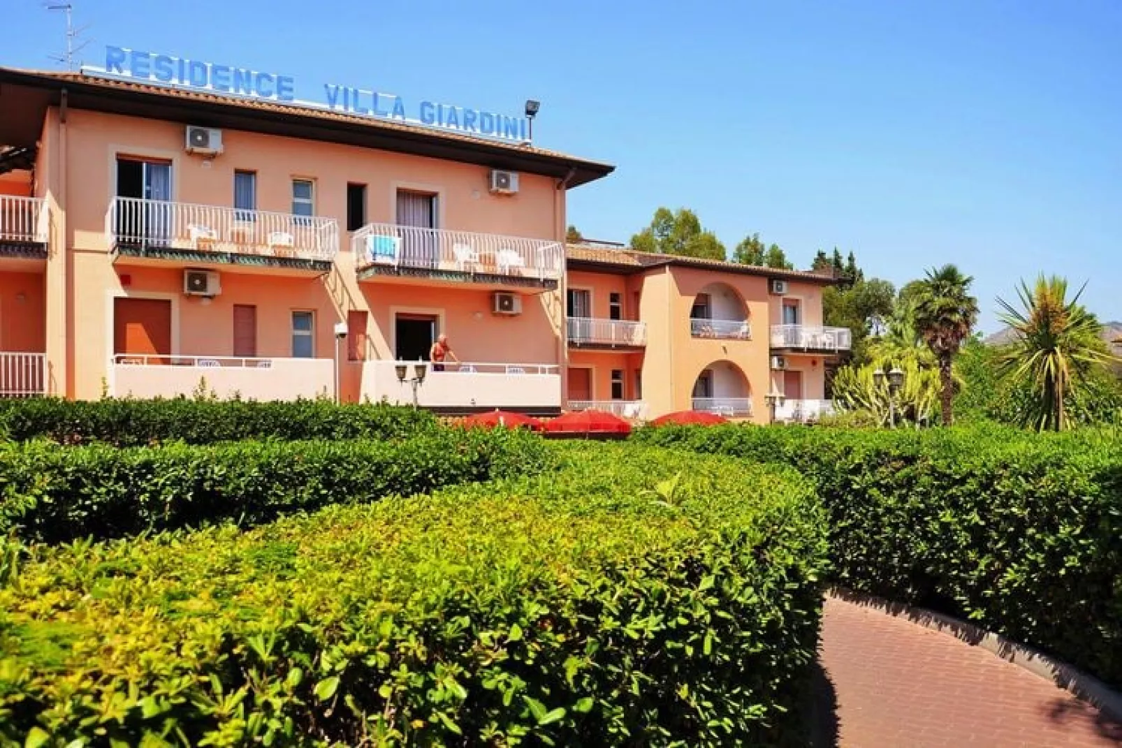 Residence Villa Giardini Giardini Naxos-Bilocale 3 pax con balcone o terrazza-Buitenkant zomer