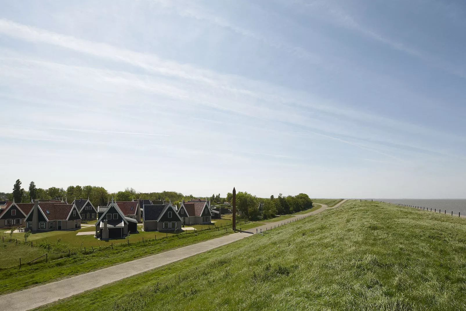 Recreatiepark Wiringherlant  - Villa 10-Buitenkant zomer