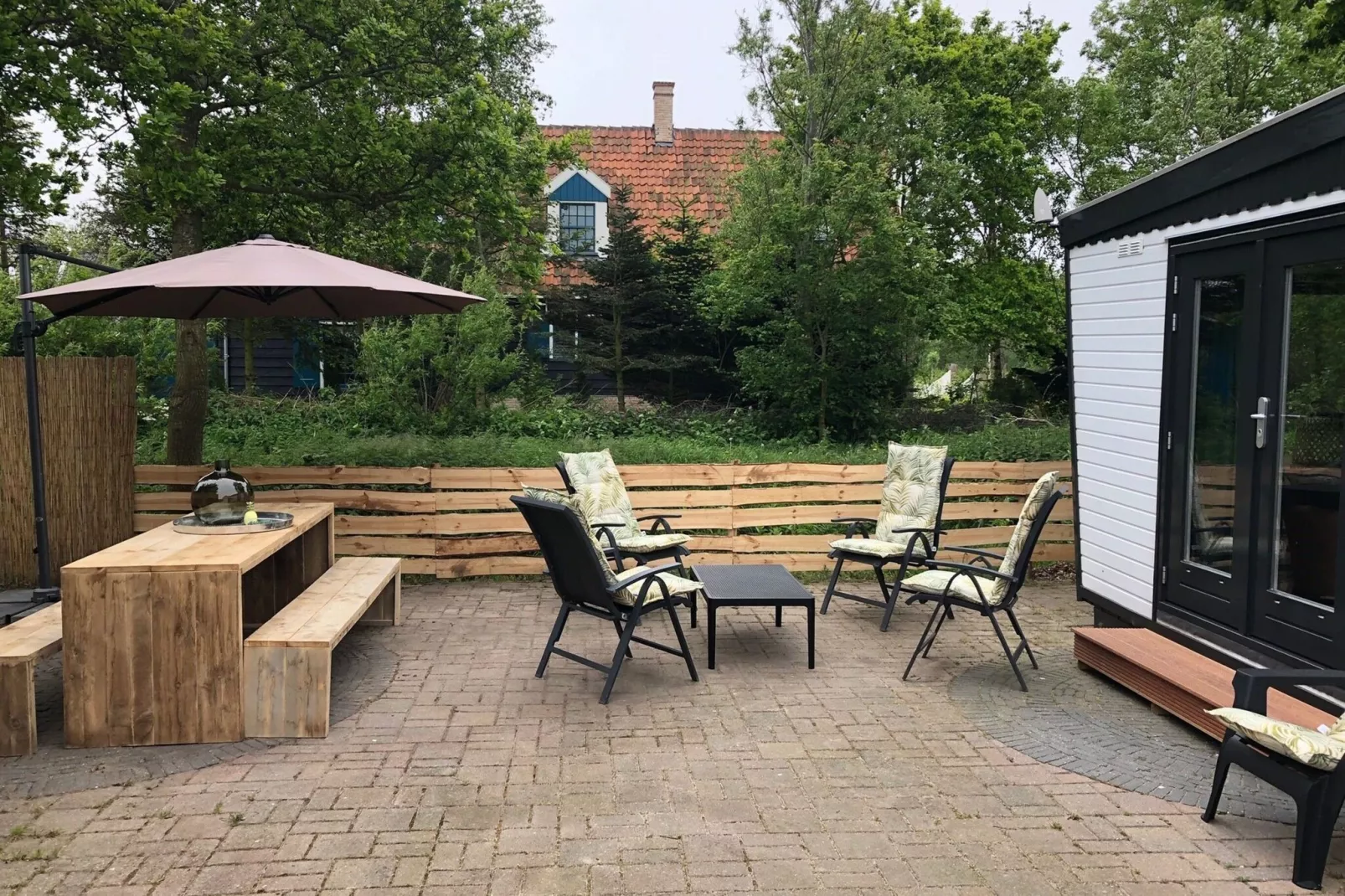 Gezellig chalet met afwasmachine op een vakantiepark, bij de Waddenzee-Terrasbalkon