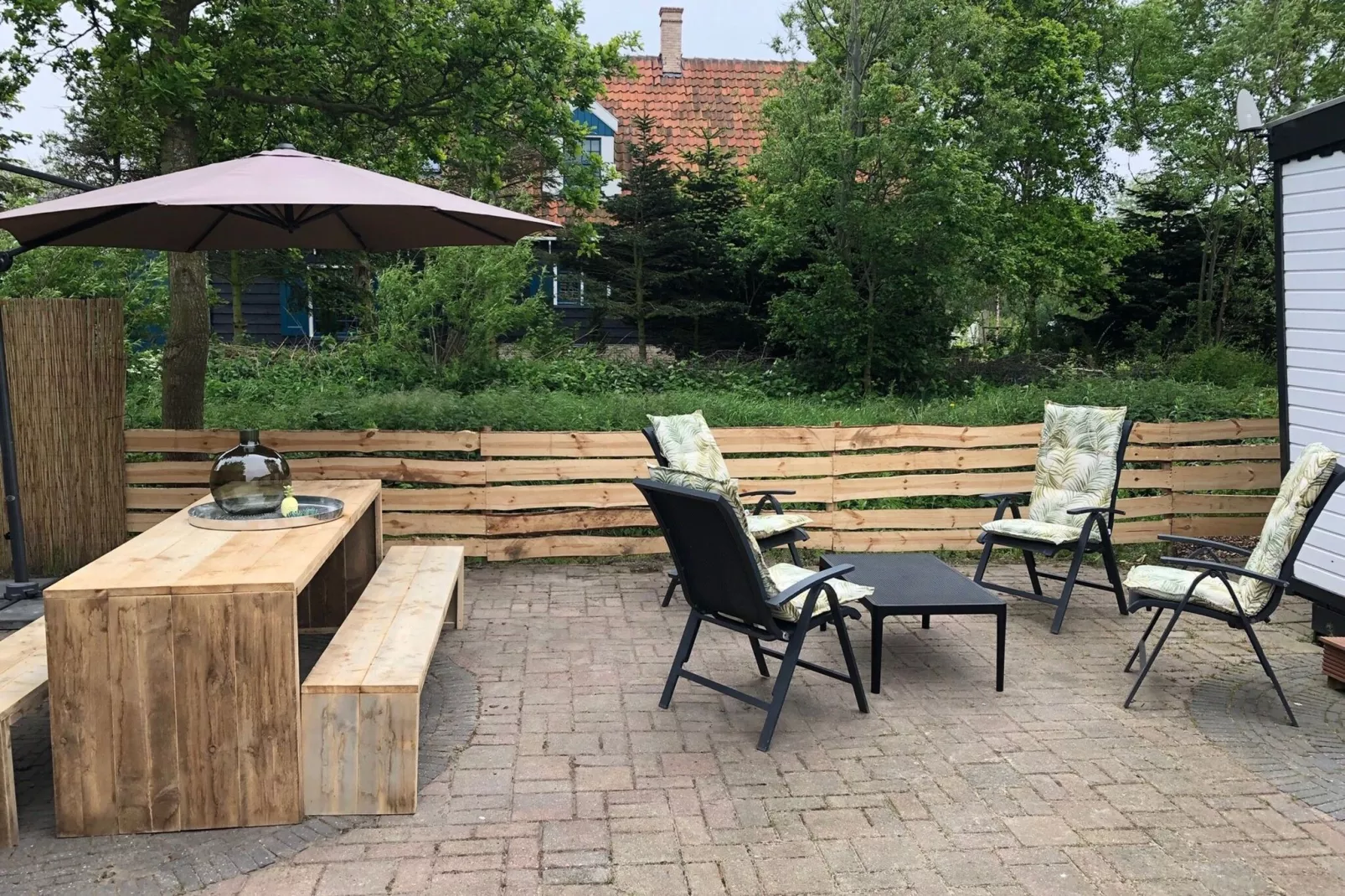 Gezellig chalet met afwasmachine op een vakantiepark, bij de Waddenzee-Terrasbalkon