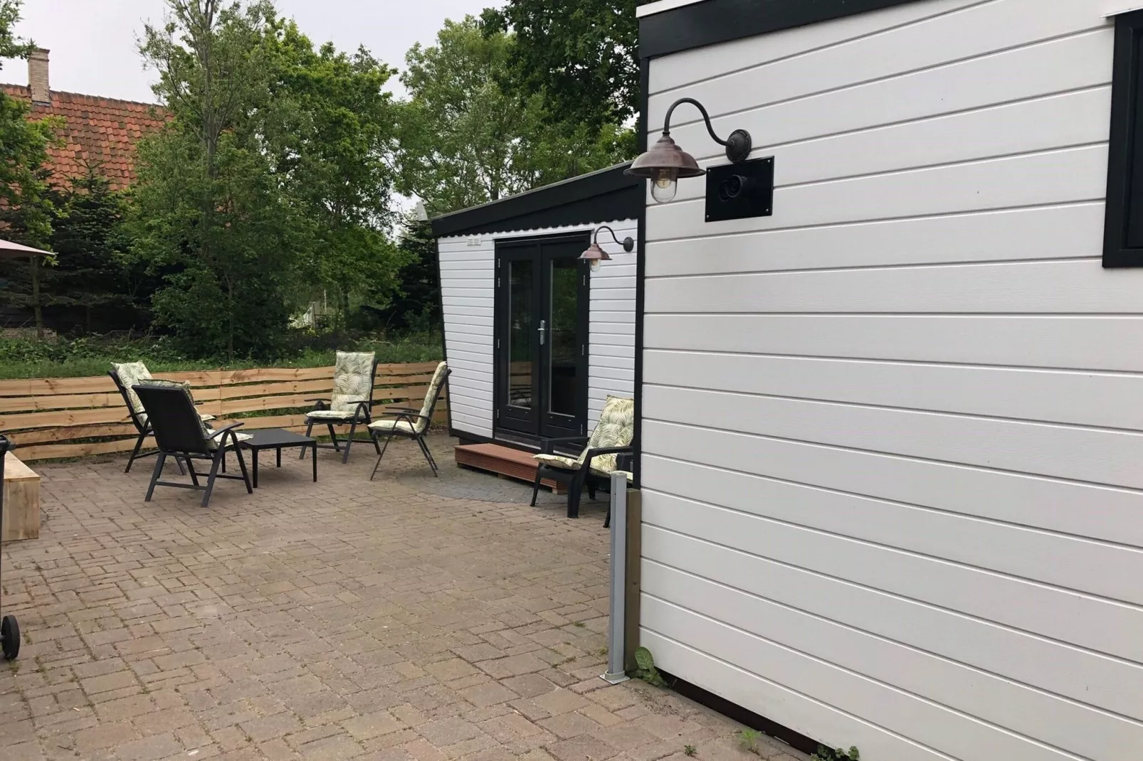 Gezellig chalet met afwasmachine op een vakantiepark, bij de Waddenzee-Terrasbalkon