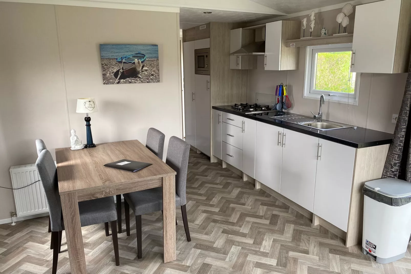 Charmant chalet met riante tuin, bij de Waddenzee-Keuken