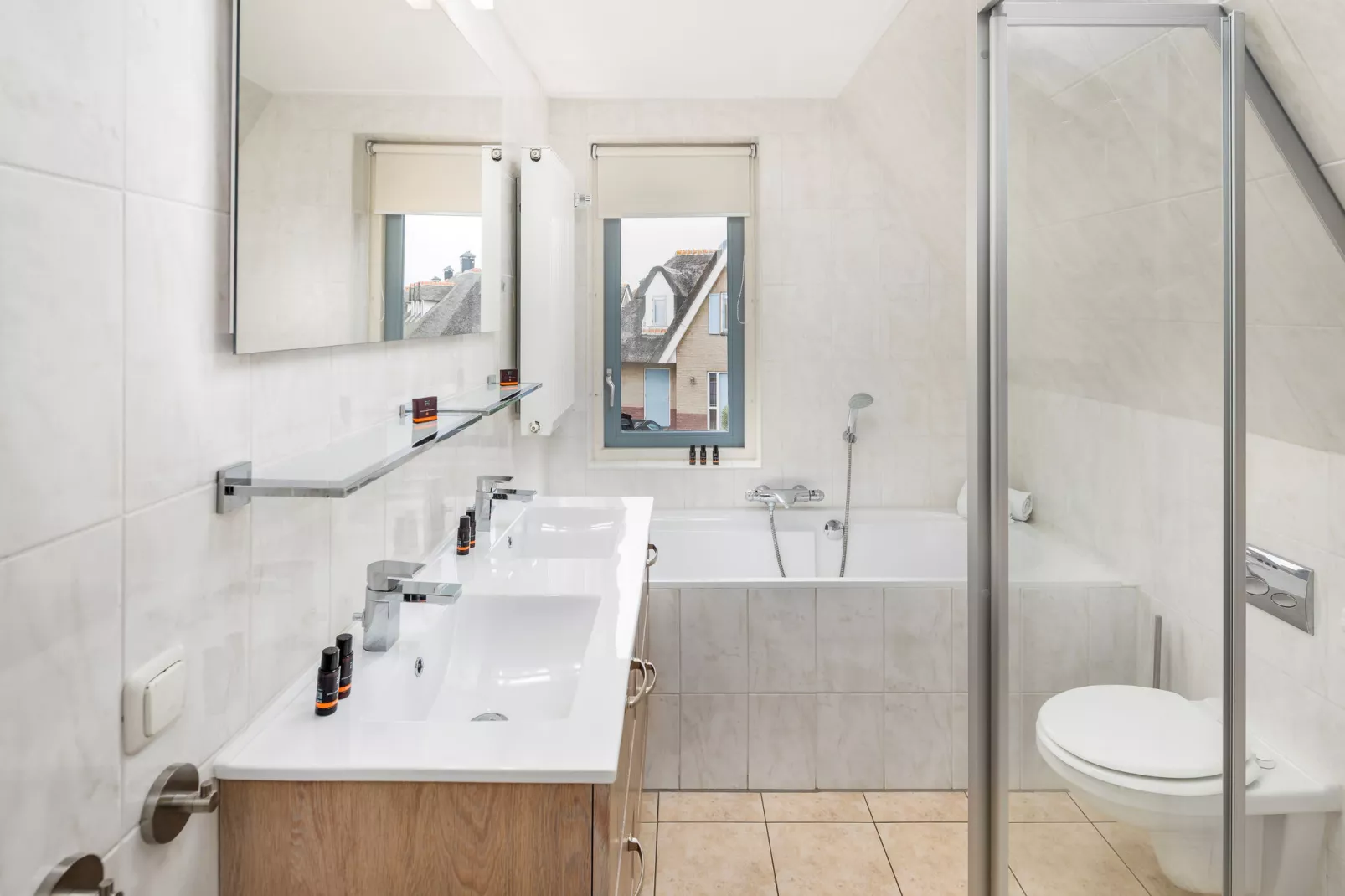 Vakantiepark Duynzicht 1-Badkamer
