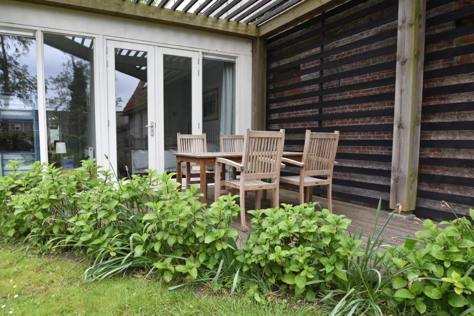 Koetshuis Kollum-Terrasbalkon