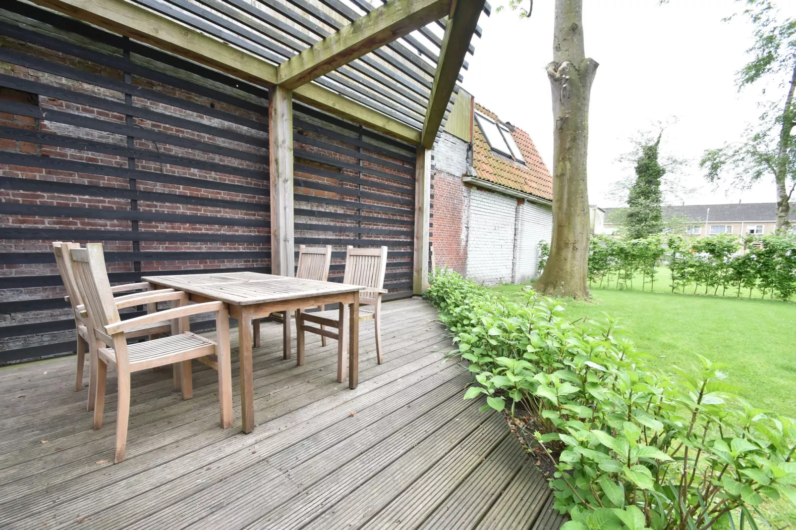 Koetshuis Kollum-Uitzicht zomer