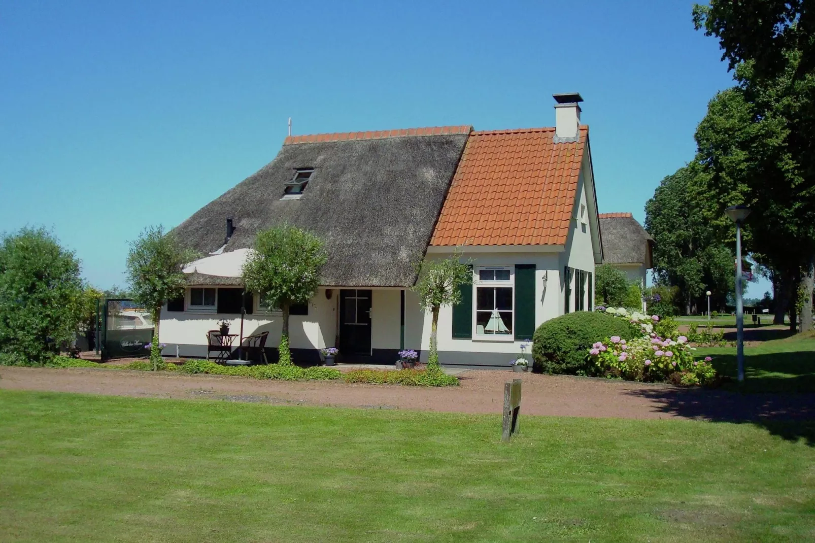 Villa ten Hoeve-Buitenkant zomer