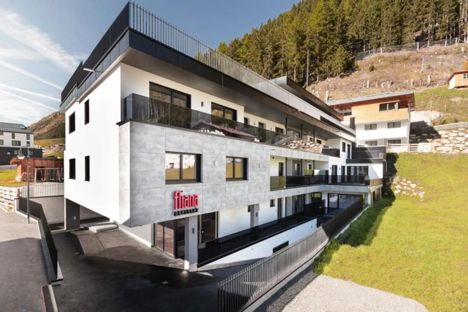 Residenz Fliana-Buitenkant zomer