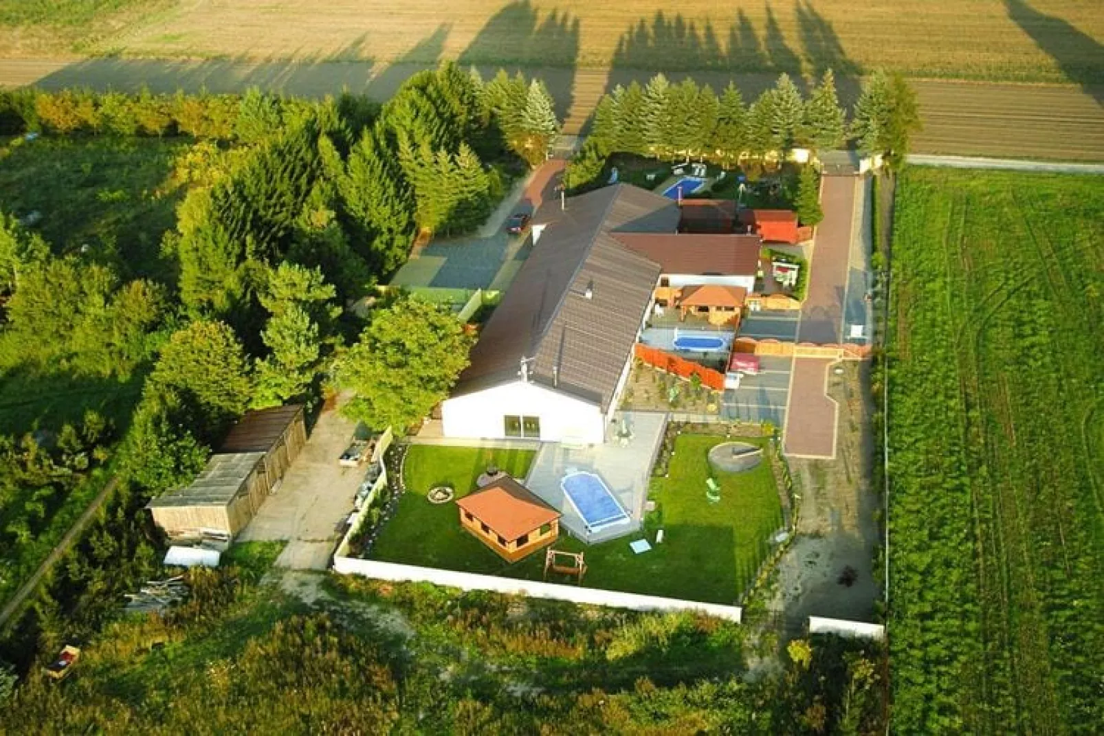 Dom wakacyjny z basenem dla 16 osób Sieciemin-Tuinen zomer