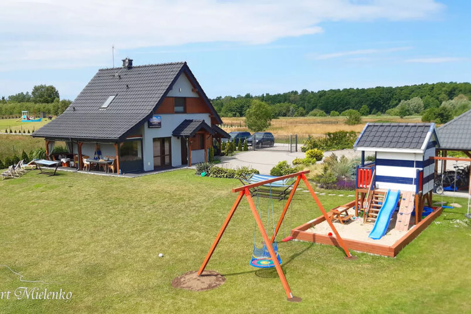 Resort Mielenko dom na środku ogrodu-Tuinen zomer