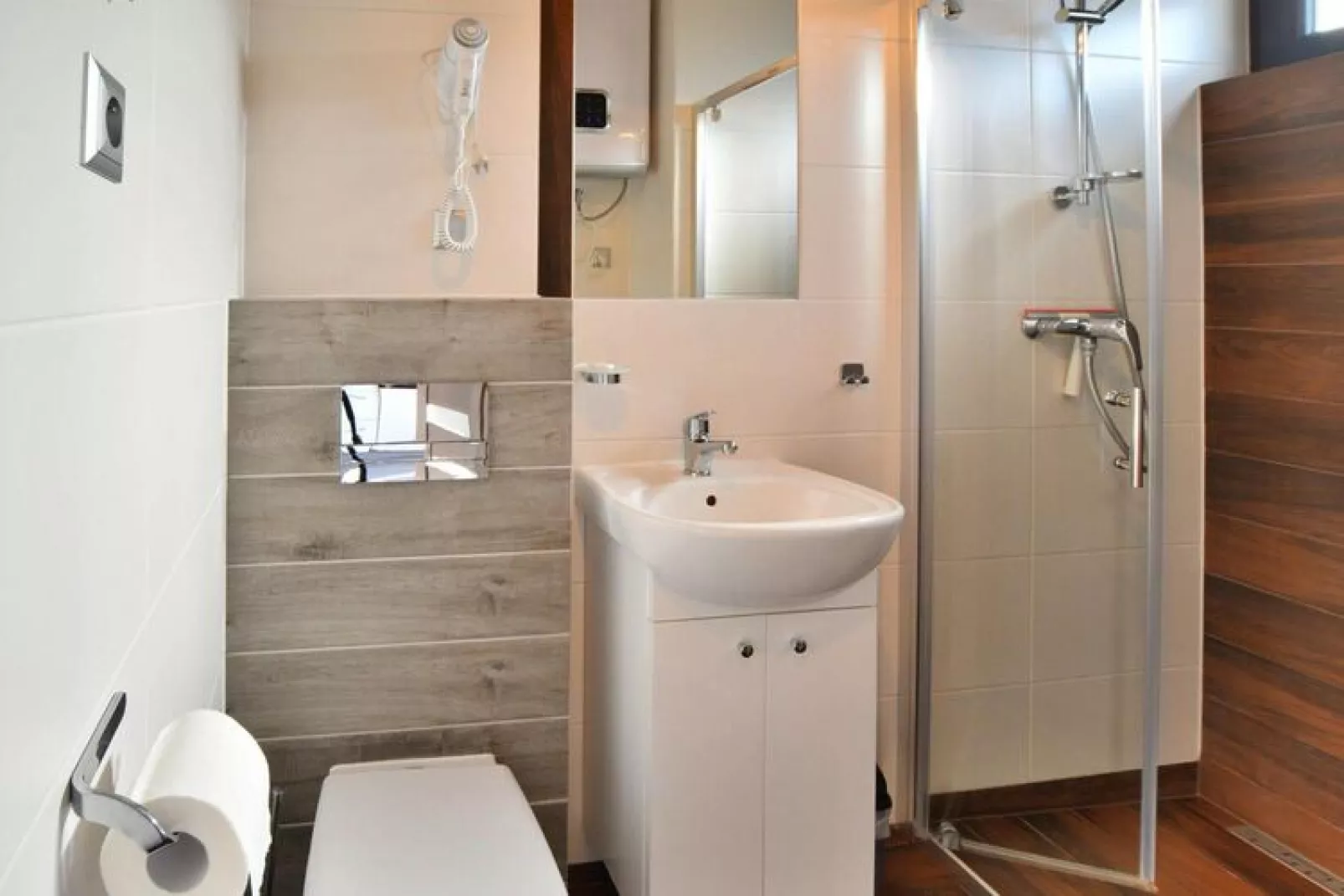 Domki LUX dla 6 osób Sianożęty-Badkamer