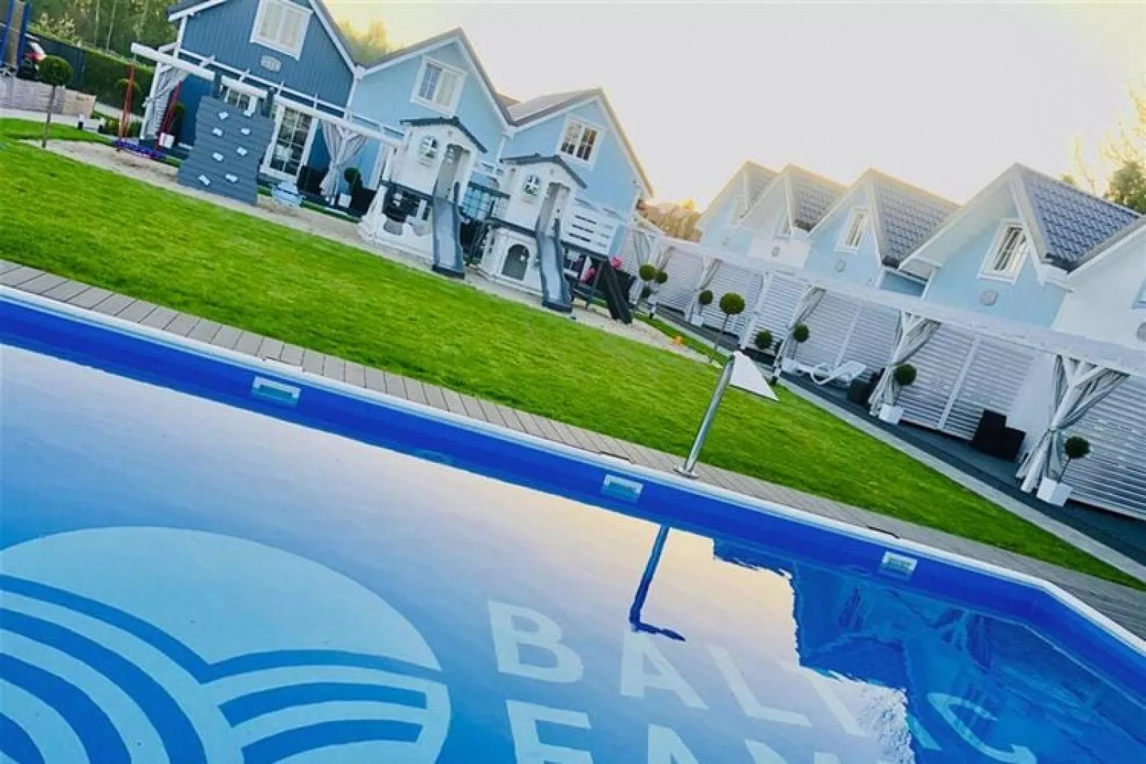 Holiday complex, Mielno-TYP B (max 6 Erw. + 2 Kind.) = TYP A (Kontipool)-Zwembad