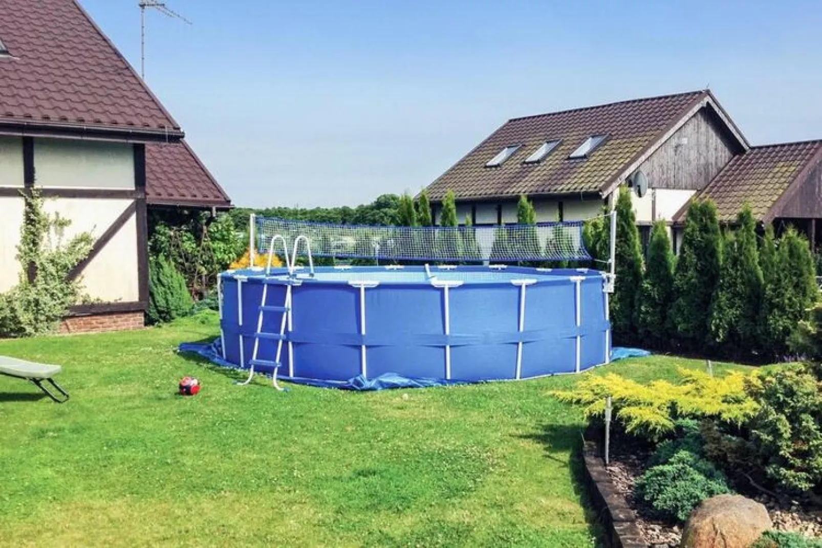 Wakacyjny dom Podamirowo-Buitenkant zomer