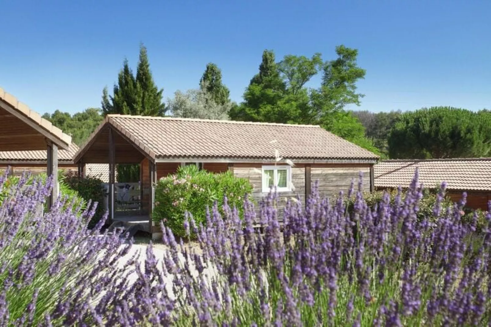 Residentie Shangri-La, Carnoux-en-Provence-Buitenkant zomer