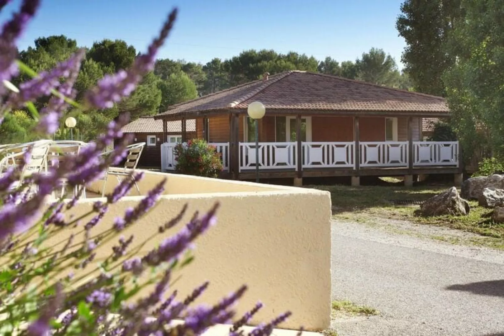 Residentie Shangri-La, Carnoux-en-Provence-Buitenkant zomer
