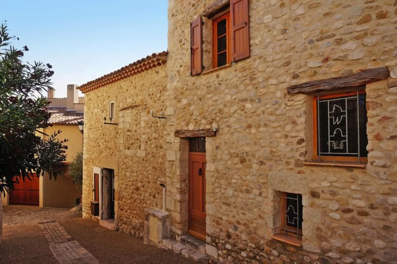 Ferienhaus in Sainte-Croix-du-Verdon-Buitenkant zomer