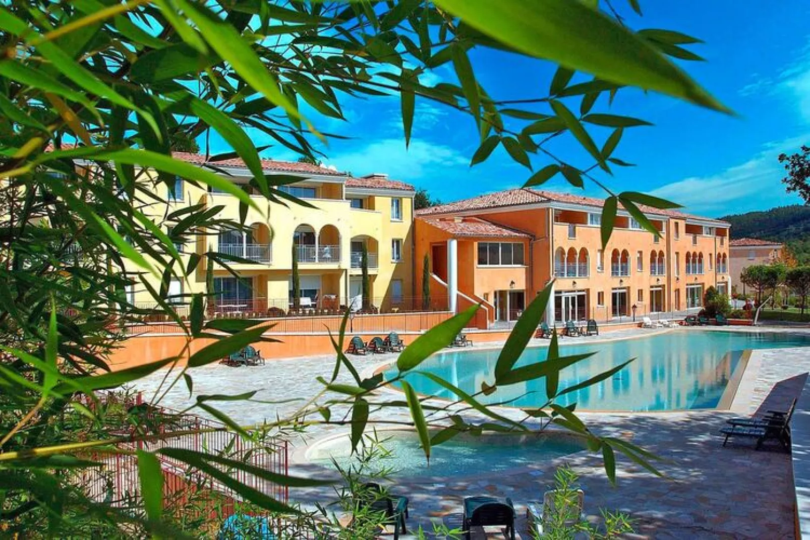 Appartement in Gréoux-les-Bains met gedeeld zwembad-Zwembad