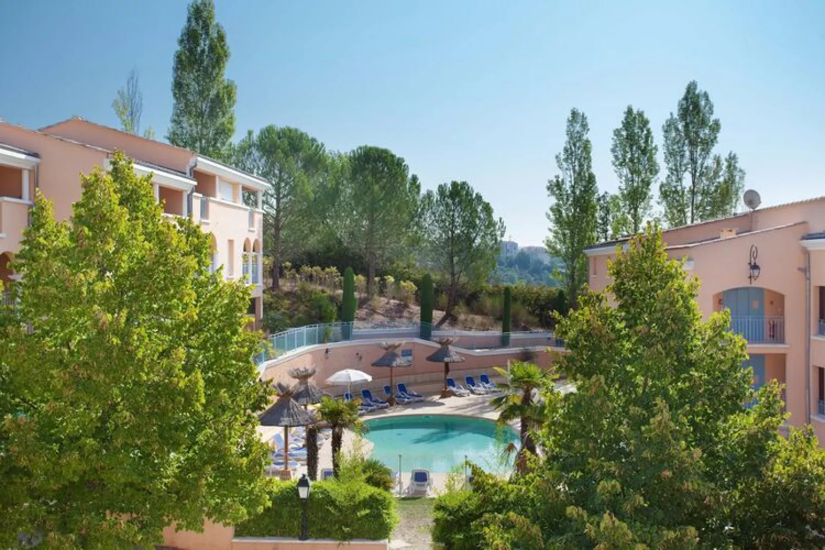 Appartement in Gréoux-les-Bains met gedeeld zwembad-Buitenkant zomer