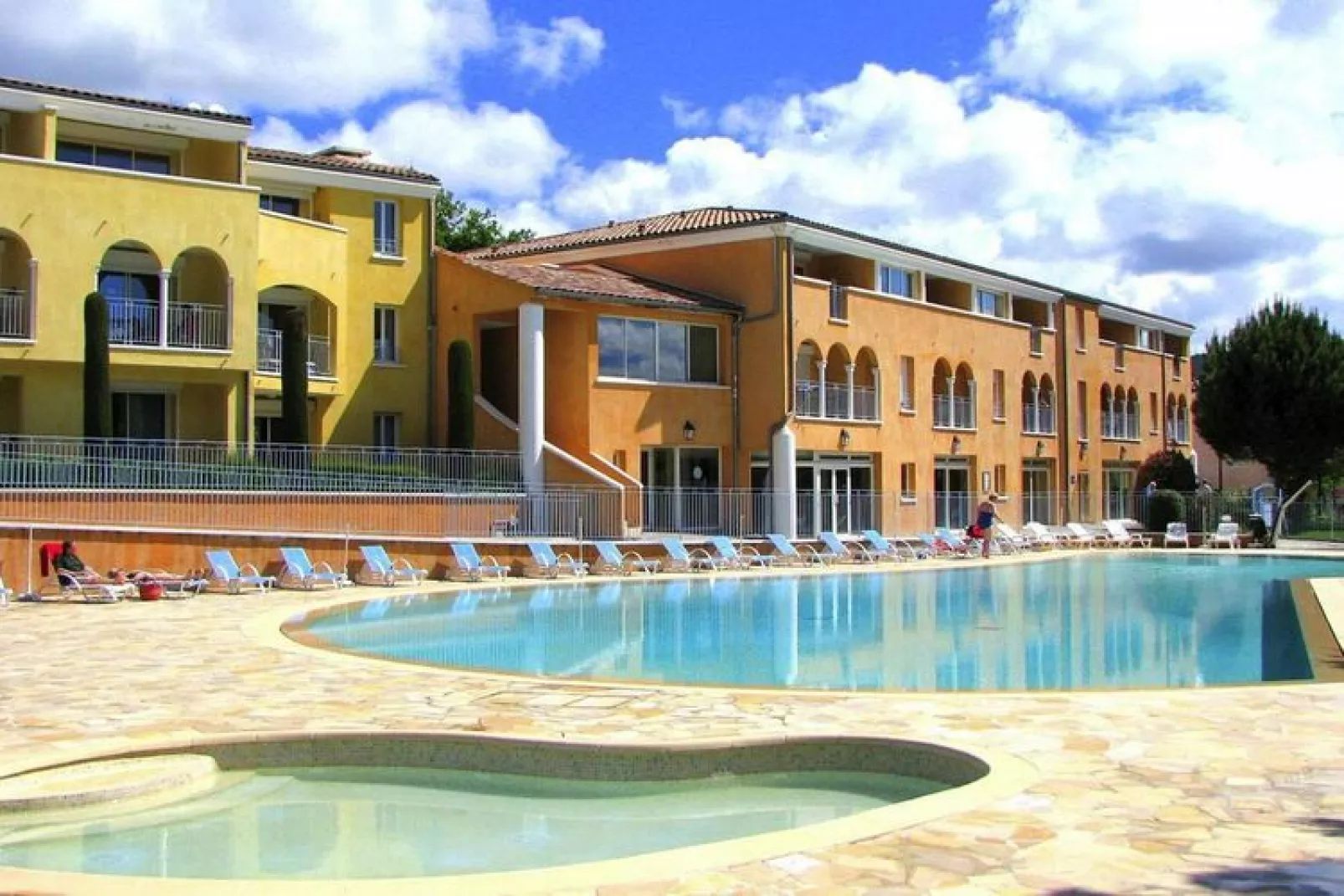 Appartement in Gréoux-les-Bains met betaalde sauna