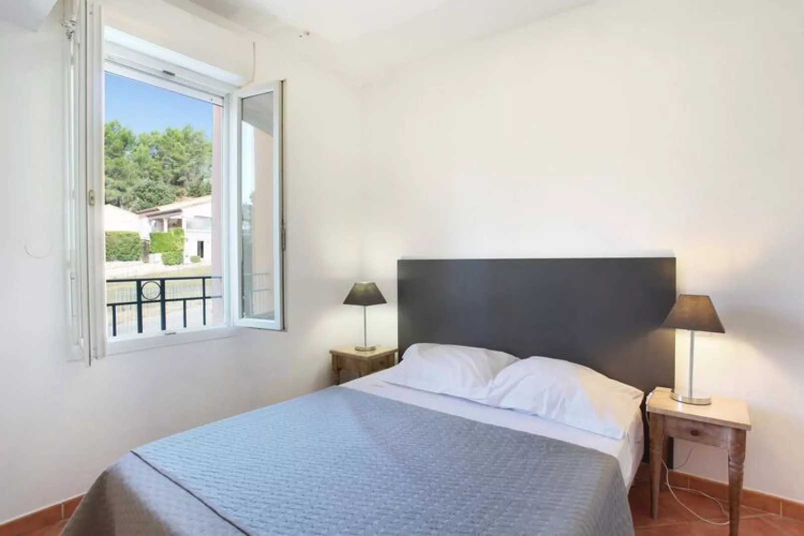 Appartement in Gréoux-les-Bains met betaalde sauna-Slaapkamer