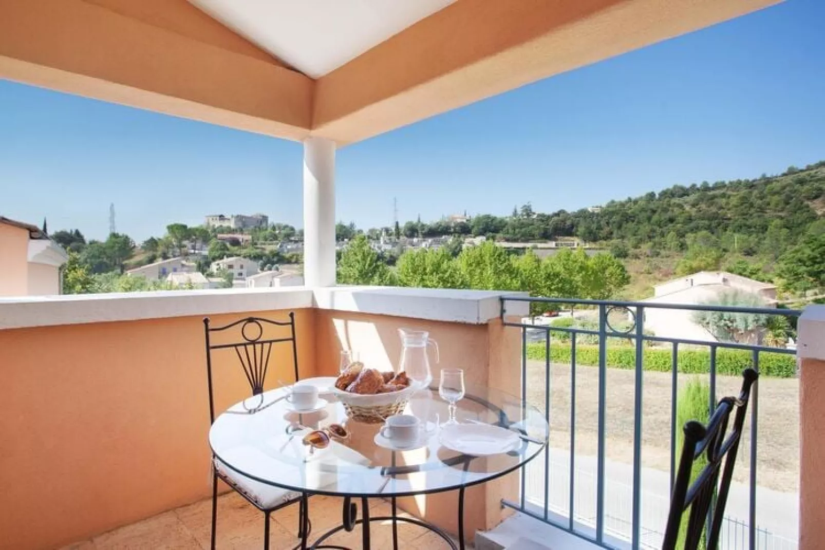 Appartement in Gréoux-les-Bains met betaalde sauna-Terras