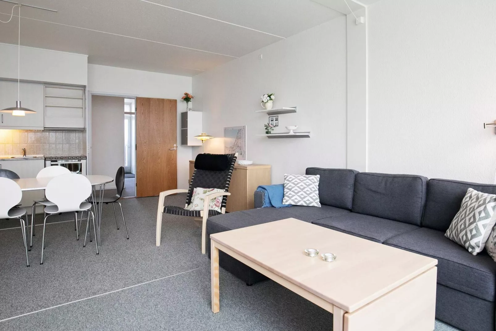 2 room less good location-Binnen