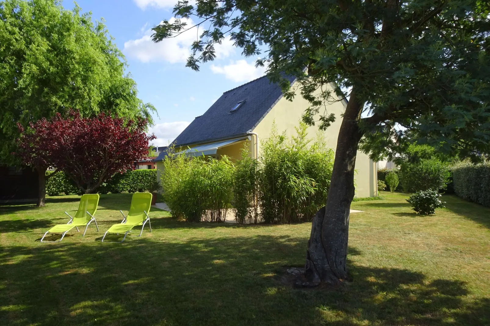 Holiday home Le Tour-du-Parc-Tuinen zomer