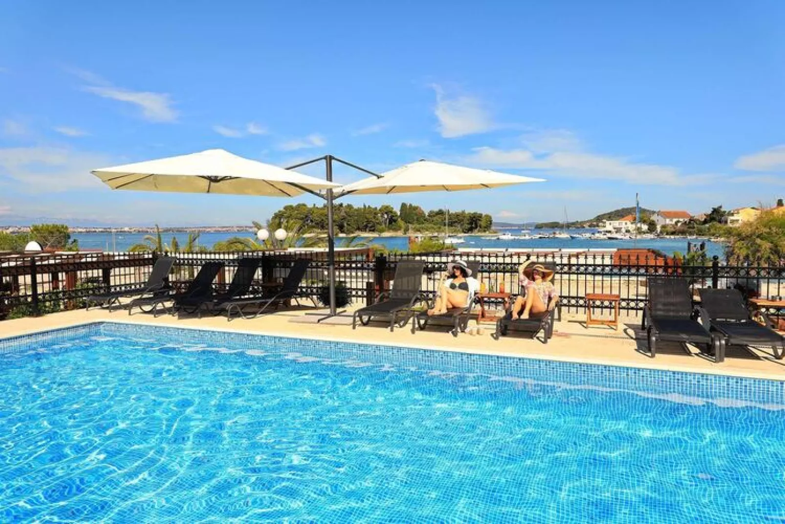 Holiday resort Vile Dalmacija, Preko-2-Raum-App., Superior 2+2, ca. 33 qm, für 4 Pers.-Zwembad