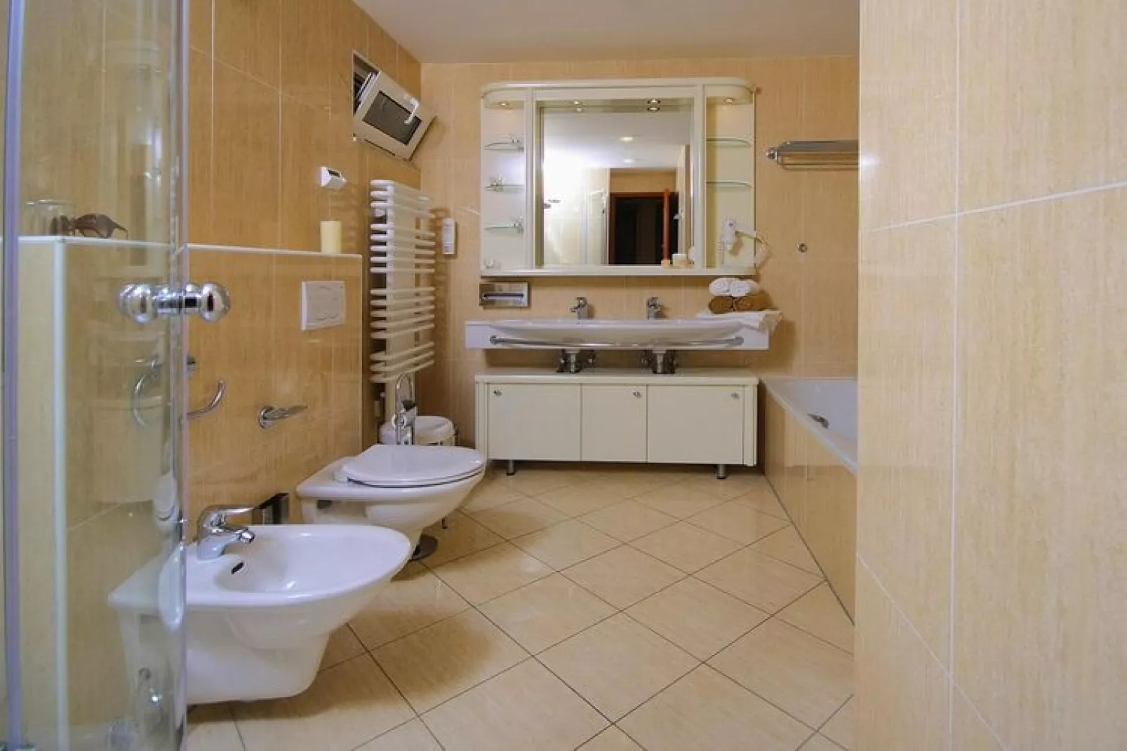 Apartments Fontana Resort Jelsa- Deluxe one bedroom apartment suite 2&2 - 68 qm 4 Pers-Badkamer