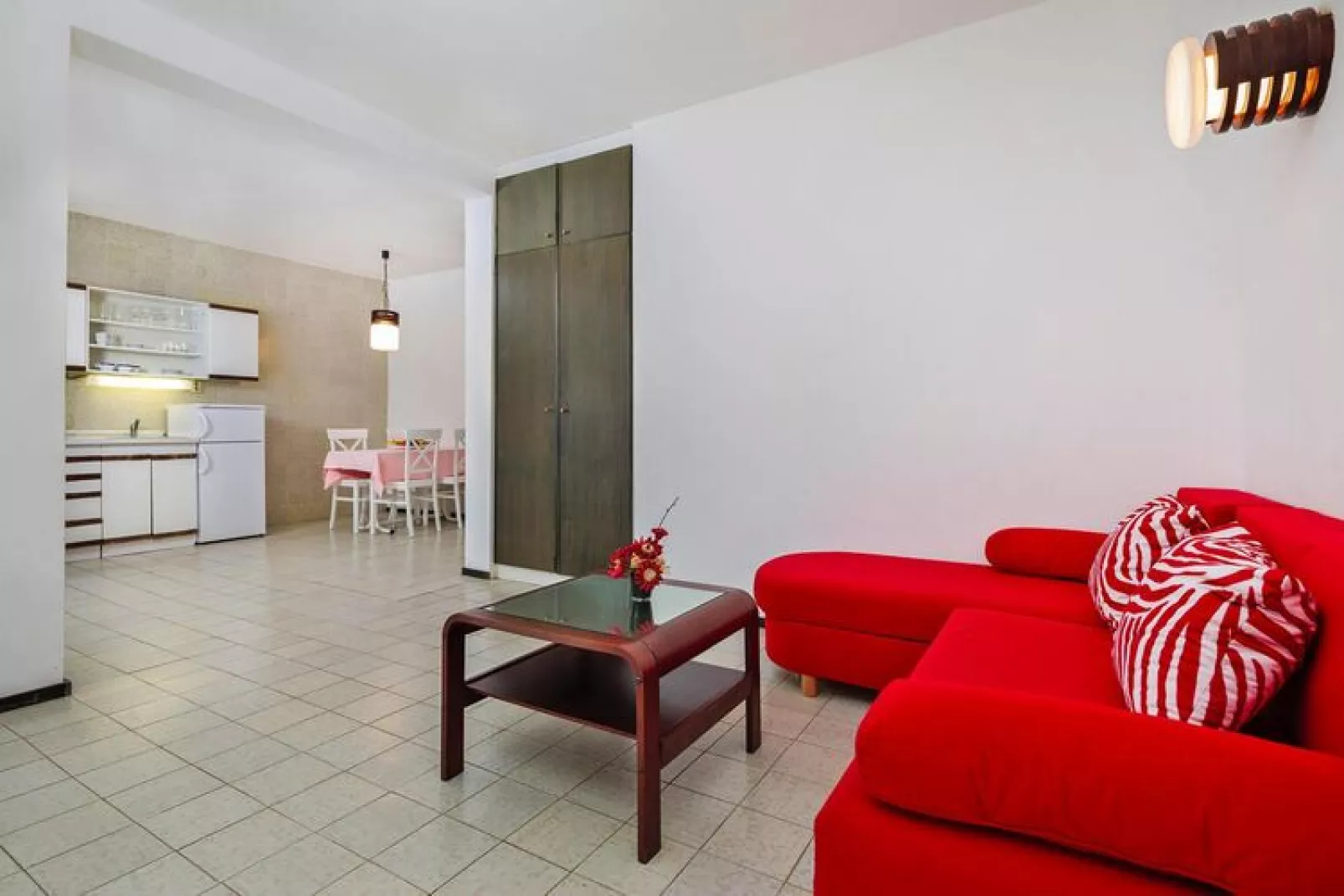 Apartments Fontana Resort Jelsa - Deluxe two bedroom apartment 4&2 - 71 qm - 6 Pers-Woonkamer