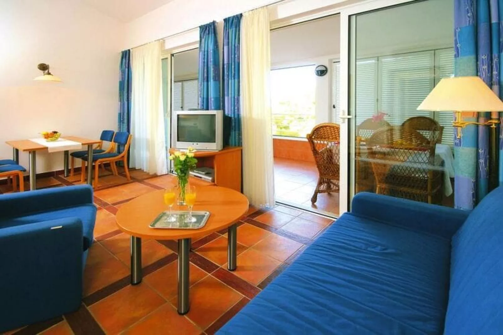 Apartments Fontana Resort Jelsa - Two-bedroom Vintage Apartment 4&2 - 65 qm - 6 Pers-Woonkamer