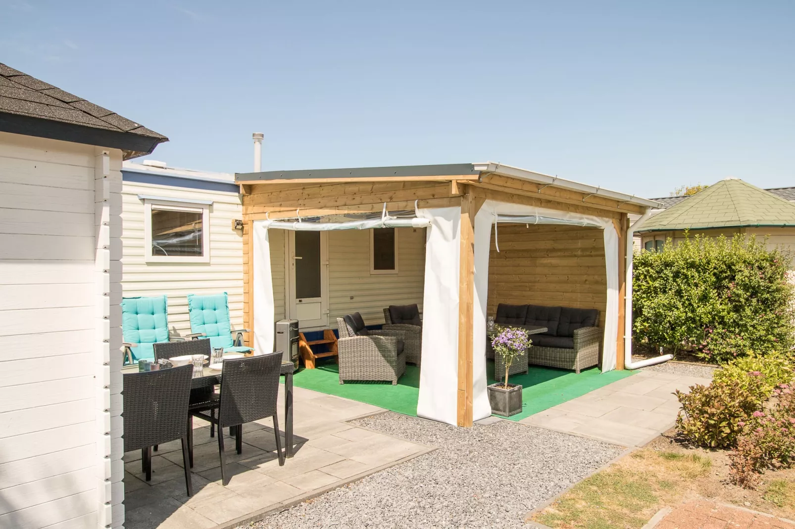 Julianahoeve - Chalet aan Zee-Buitenkant zomer