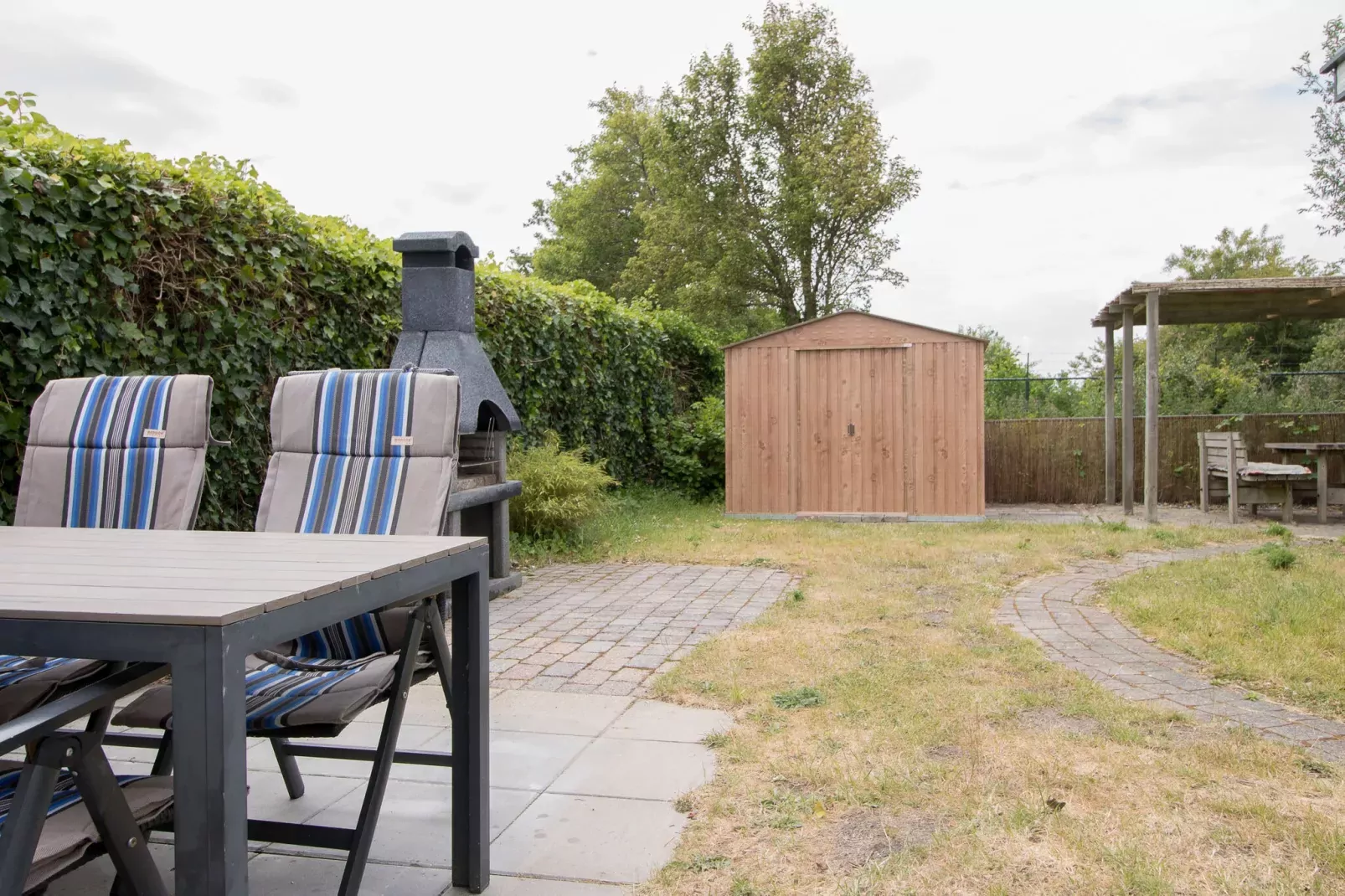Julianahoeve - Chalet aan zee en duinen-Tuinen zomer