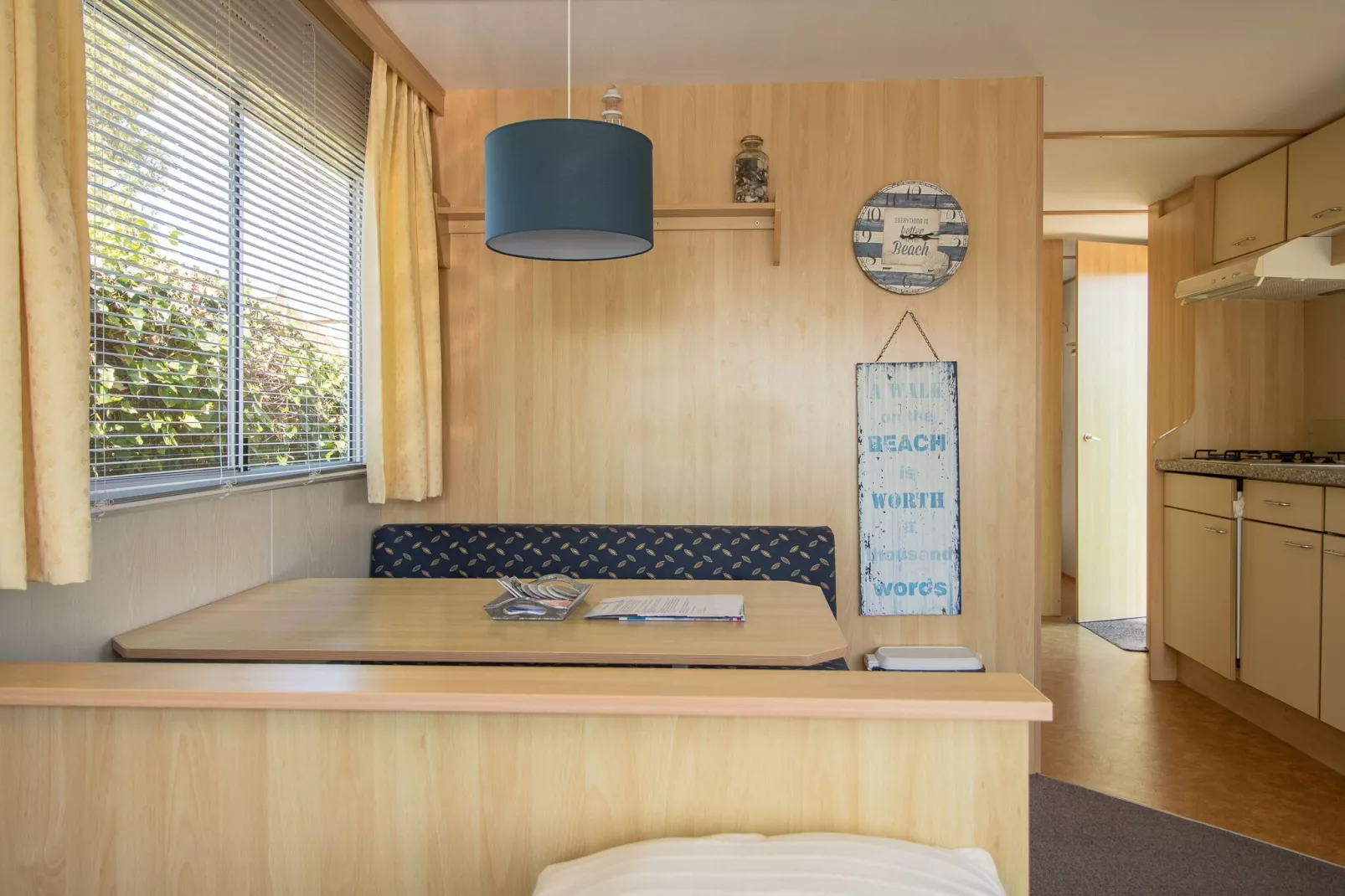 Julianahoeve - Chalet aan zee en duinen-Eetkamer