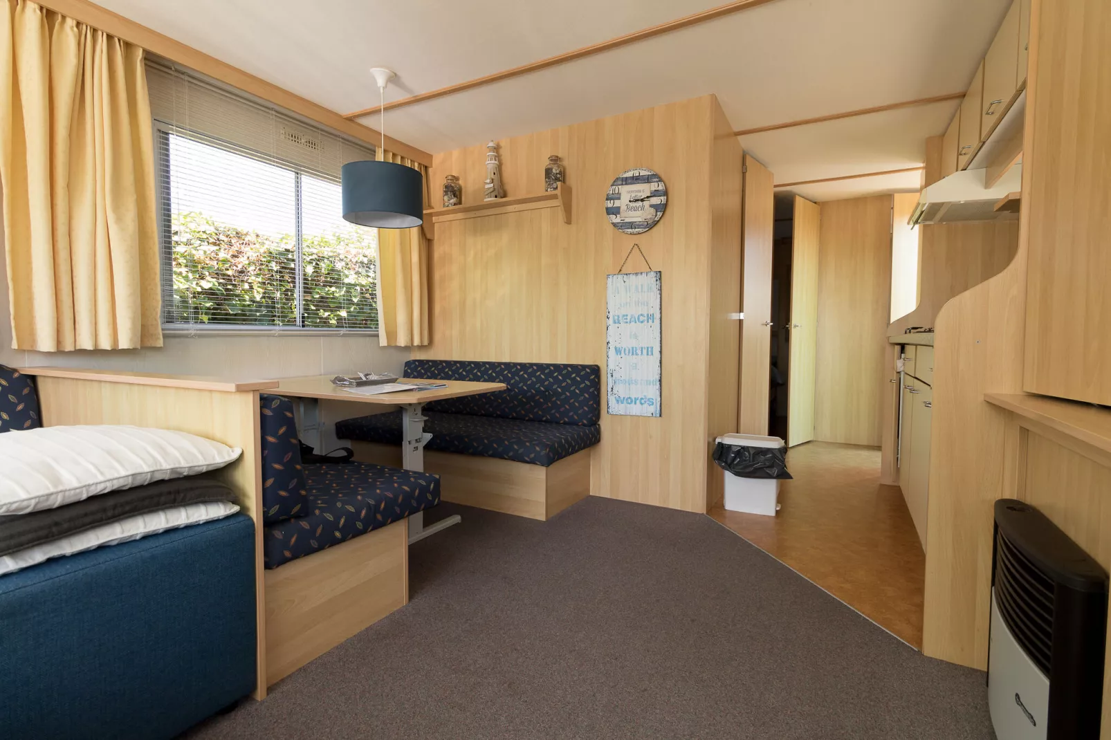Julianahoeve - Chalet aan zee en duinen-Eetkamer