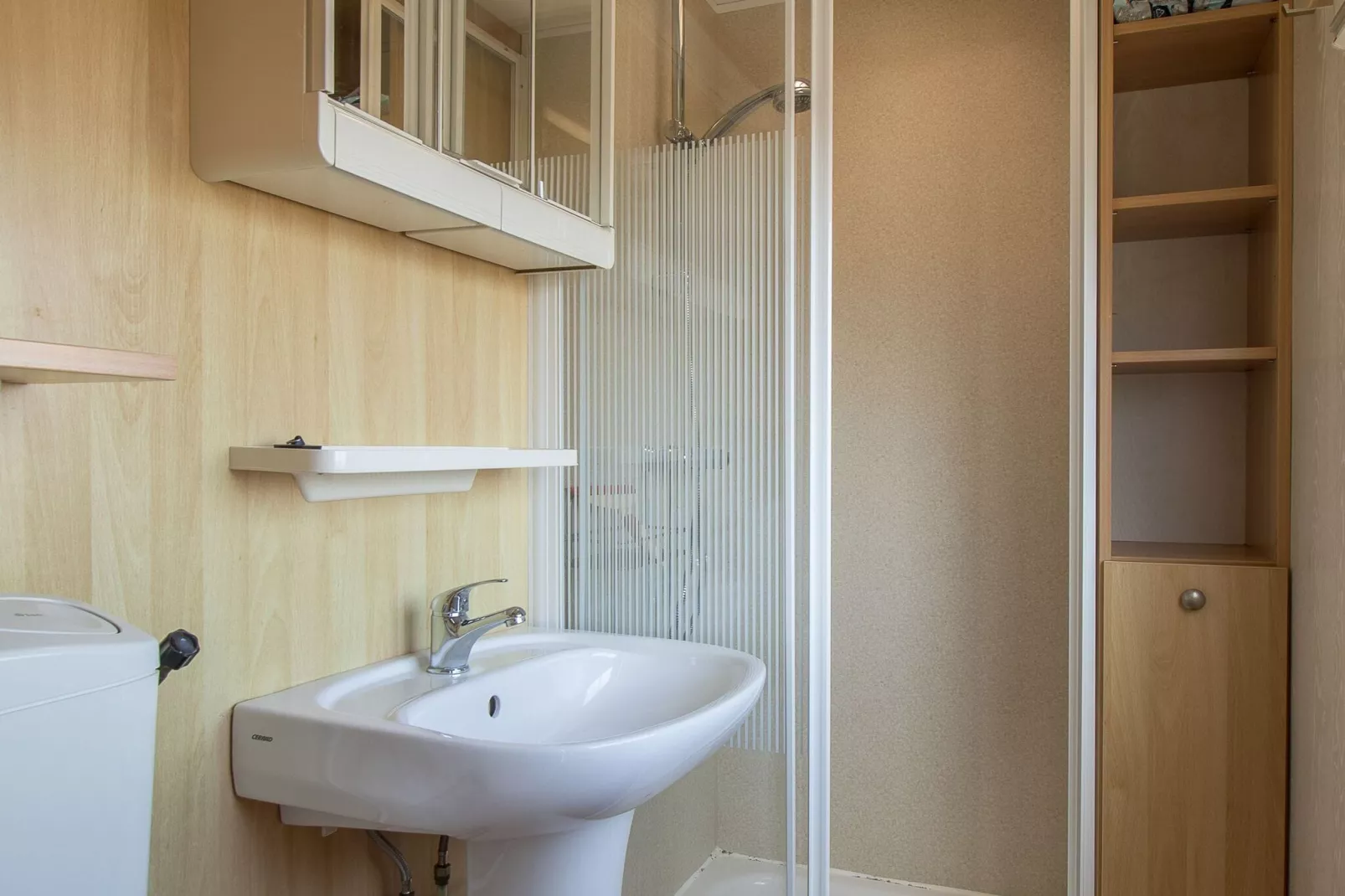 Julianahoeve - Chalet aan zee en duinen-Badkamer