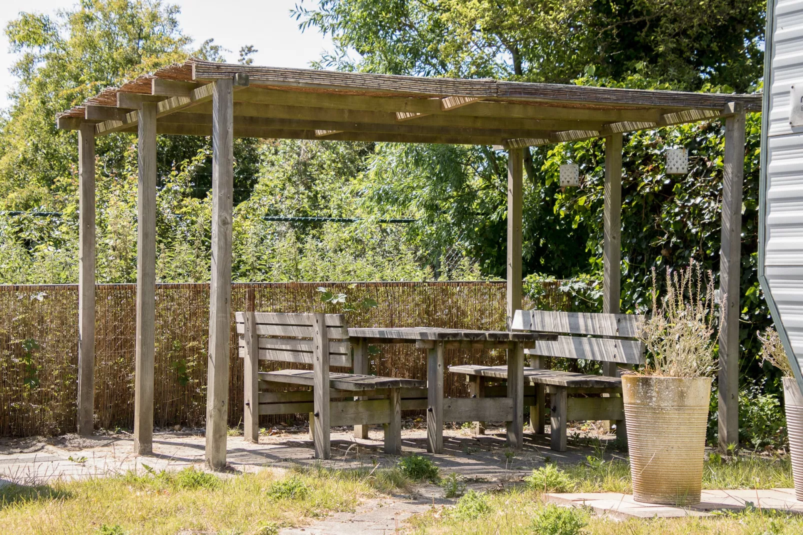 Julianahoeve - Chalet aan zee en duinen-Tuinen zomer