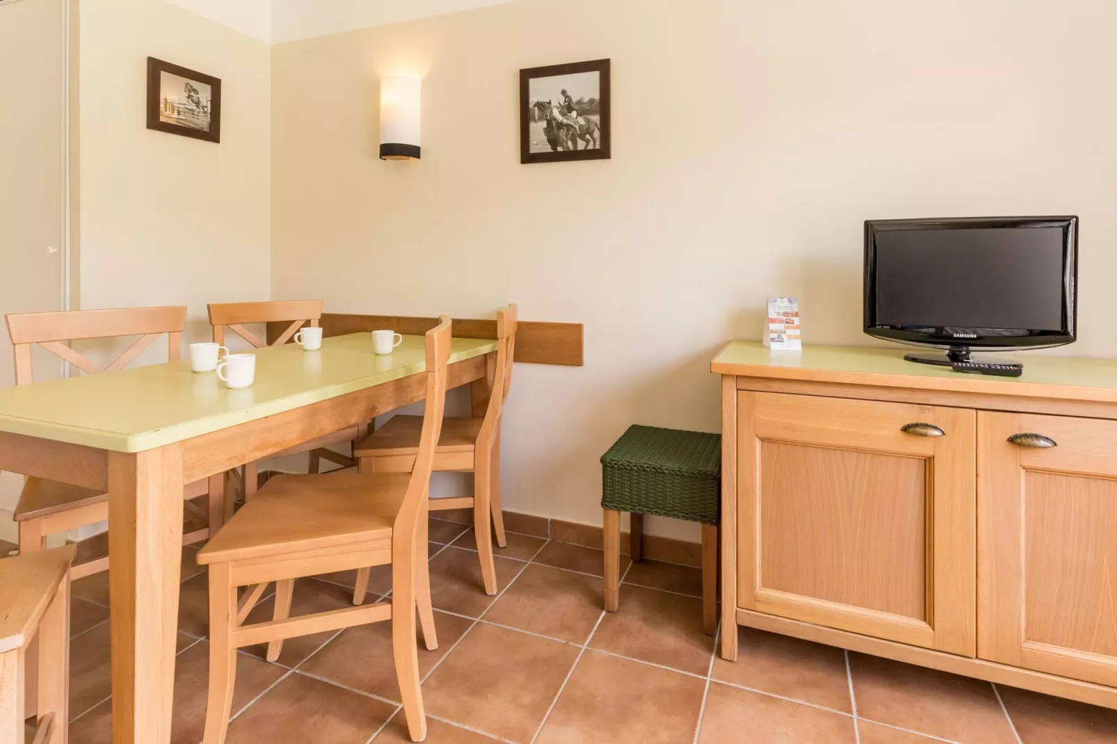 Holiday village Normandy Garden Branville - M5O Standard House 5 p - 1 bedroom - duplex-Woonkamer