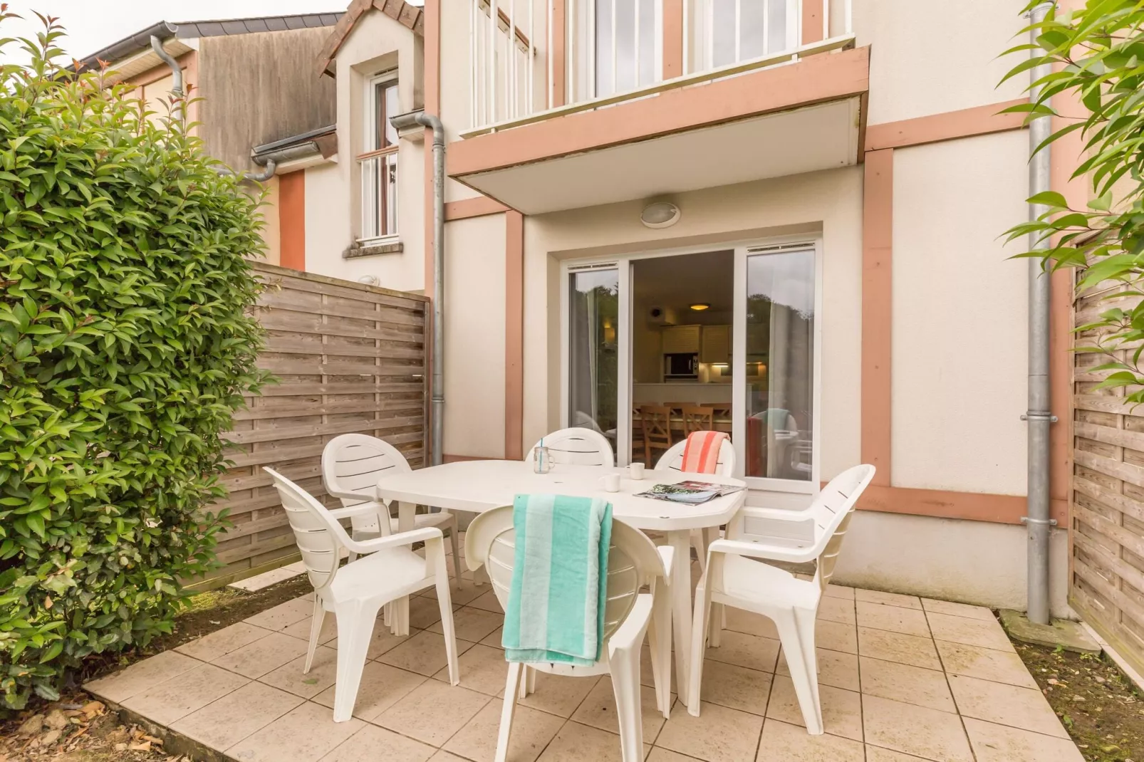 Holiday village Normandy Garden Branville - M6O Standard House 6 p - 2 bedrooms - duplex-M6O Standard House 6 p. - 2 bedrooms - duplex-Buitenkant zomer