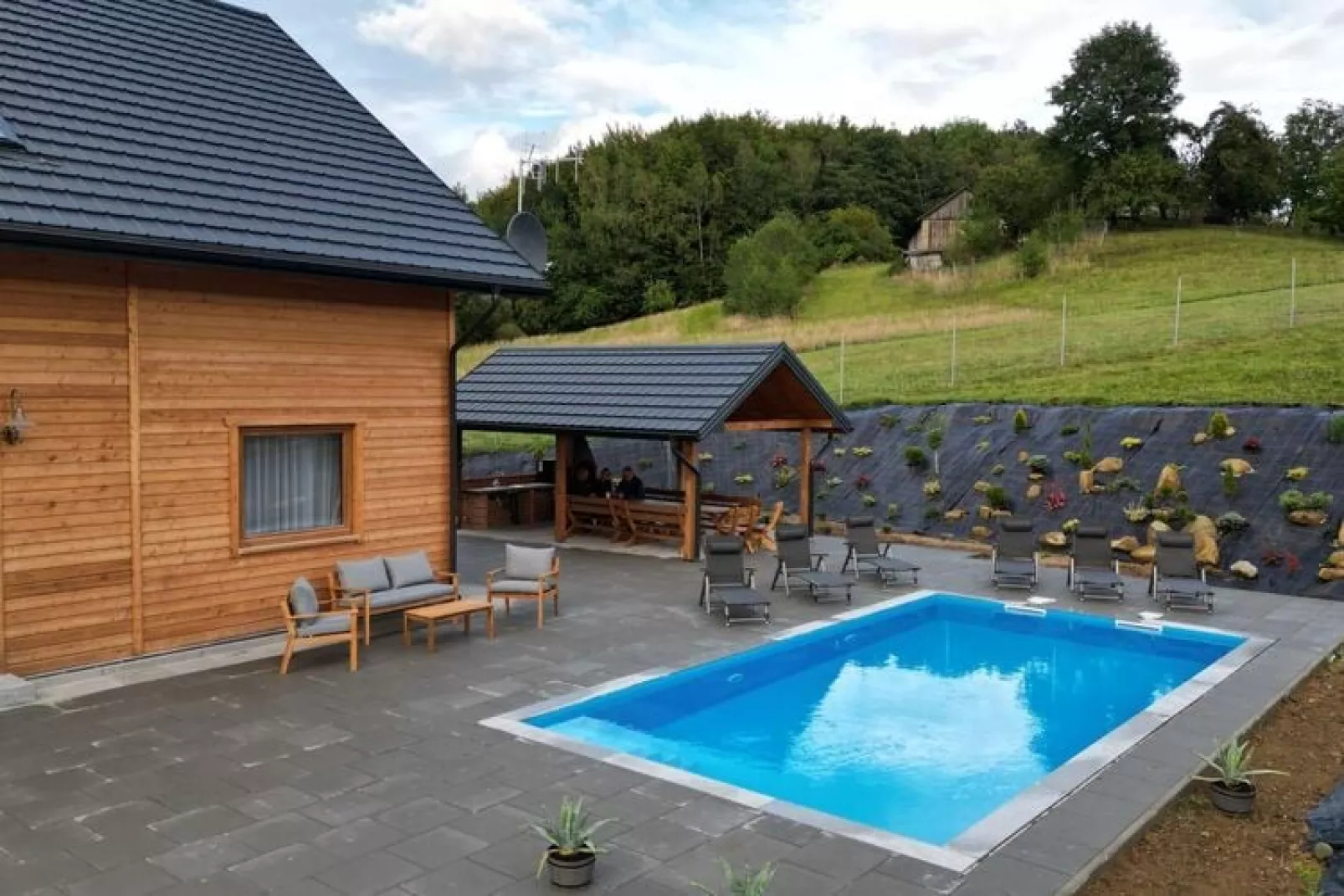 Komfortowy dom wakacyjny z basenem dla 12 osób-Zwembad