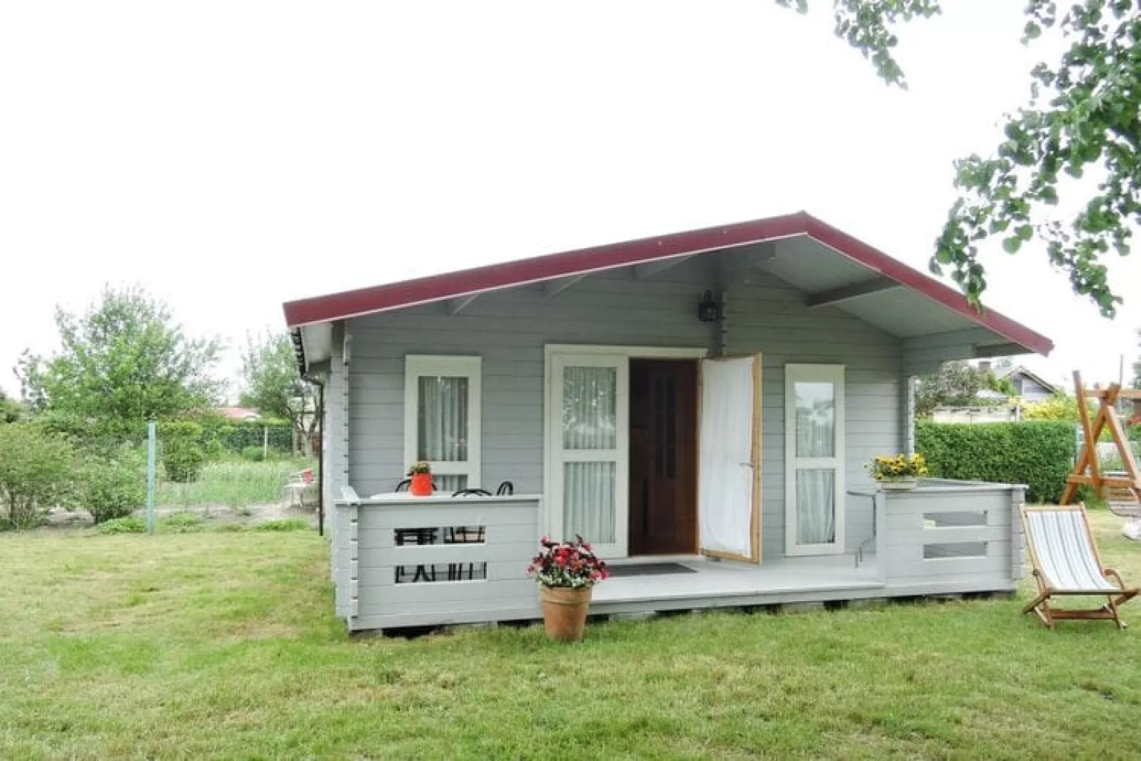 Bungalow Pod lipą Wrzosowo-Buitenkant zomer